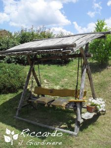 Dondolo in legno, Riccardo il Giardiniere