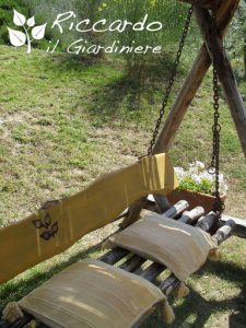 Dondolo in legno, Riccardo il Giardiniere