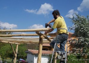 Tettoia in legno con cannuccia