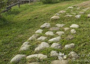 caminnamento giardino con pietre di fiume