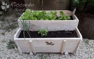 Vaso a cassetta su due piani in legno